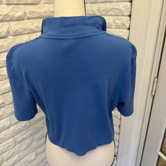 Short Sleeved Crop Top - Picture 3 of 4